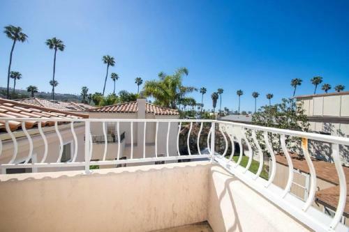 Immaculate Triplex Home Steps To Windansea Beach!