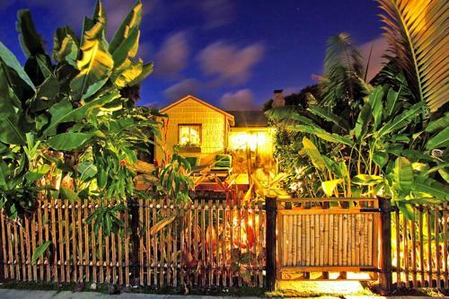 #370 - Tropical Paradise Two-bedroom Holiday Home