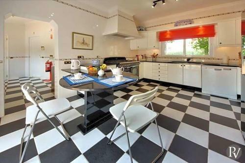 Alvor Villa Sleeps 8 Pool Air Con Wifi