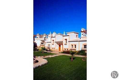 Salema Villa Sleeps 4