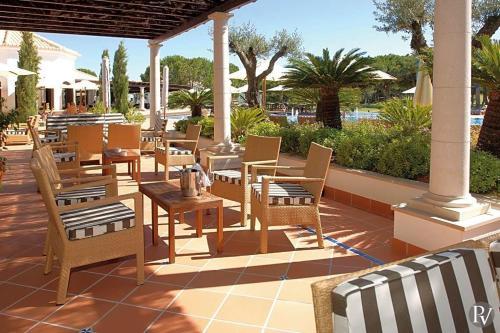 Olhos De Agua Apartment Sleeps 4