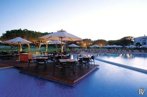 Olhos De Agua Apartment Sleeps 4