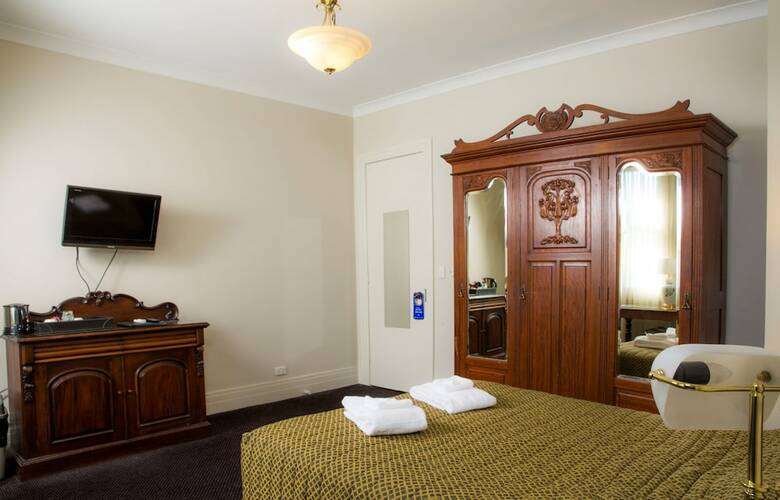 Royal Exhibition Hotel