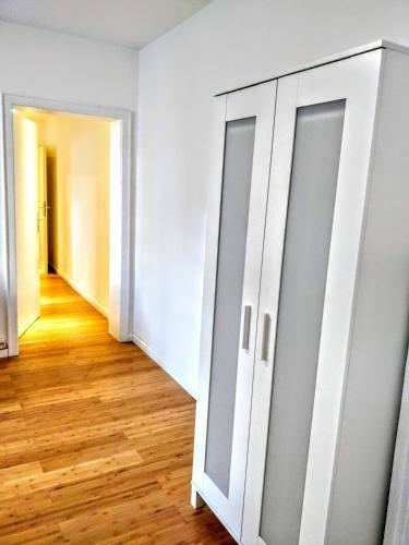 Avi City Apartments Mainhouse