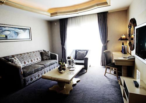 Rocks Hotel & Casino