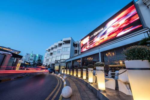 Rocks Hotel & Casino