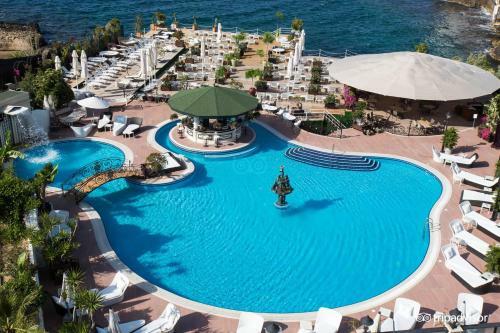 Rocks Hotel & Casino
