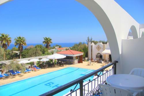 Hotel Bare Hills Guest Rooms