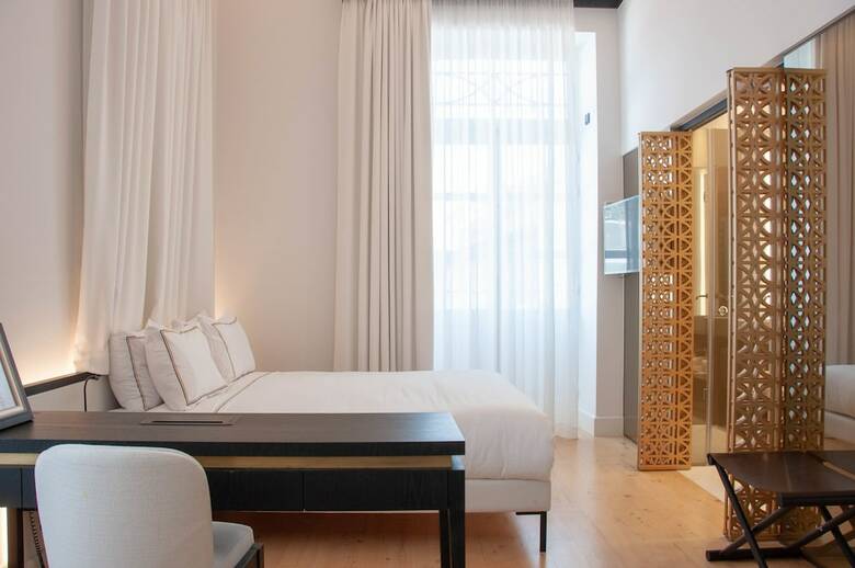Sir Paul City Hotel