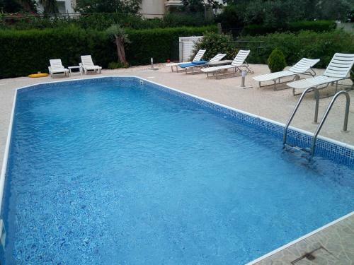 Modern Apartment Near Dasoudi Beach