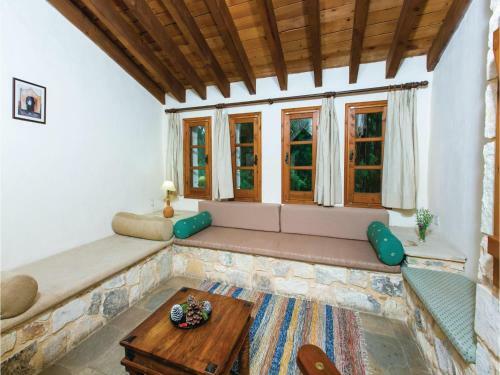 Three-bedroom Holiday Home In Miliou Paphos