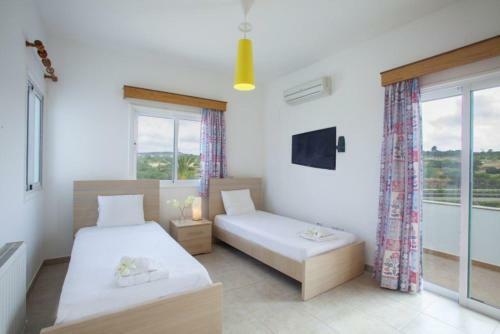 ?imagine Renting A Villa With Very Large Pool? Protaras Villa 98