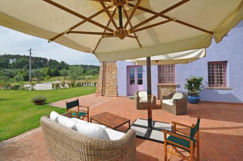Altopascio Villa Sleeps 17 Pool Air Con Wifi