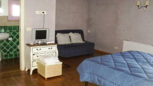 Altopascio Villa Sleeps 14 Pool Air Con Wifi