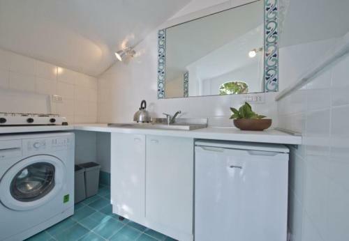 Amalfi Apartment Sleeps 2 T721484