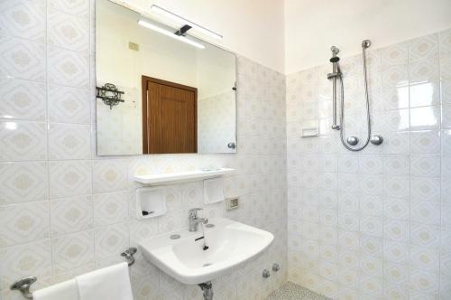 Hotel Venus Best Price