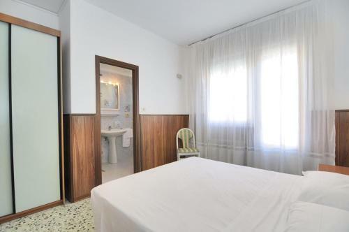 Hotel Venus Best Price