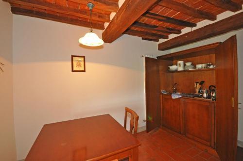Capolona Apartment Sleeps 2 T241782