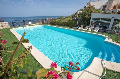 Casteldaccia Villa Sleeps 10 Pool Air Con Wifi