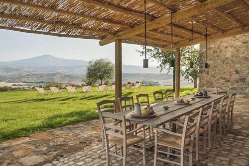 Castiglioncello Del Trinoro Villa Sleeps 12 Pool