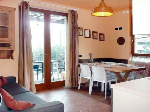 Apartamento Locazione Turistica Casa Uni-c� (cco491)