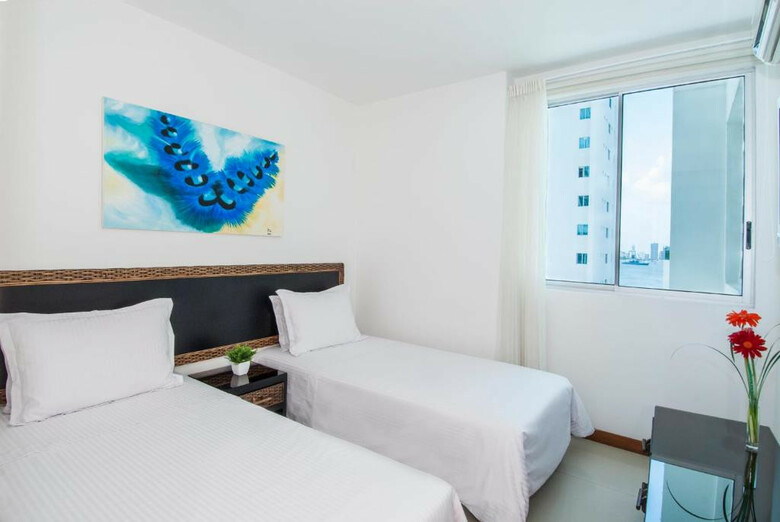 Hotel Travelers Orange Cartagena