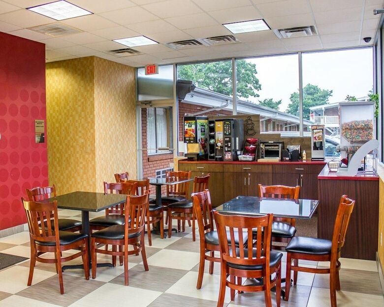 Hotel Rodeway Inn Macarthur Airport