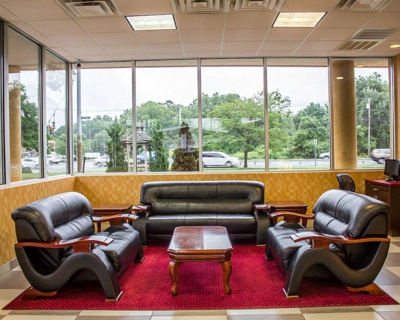 Hotel Rodeway Inn Macarthur Airport
