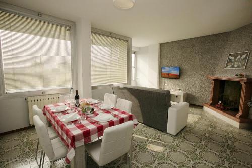 Toscolano-maderno Apartment Sleeps 8