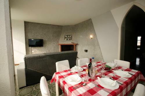 Toscolano-maderno Apartment Sleeps 8