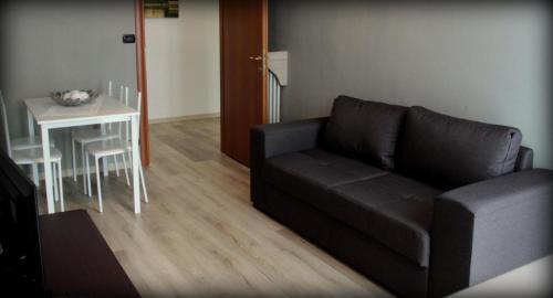 Yhome | Eleven Flights Apartment