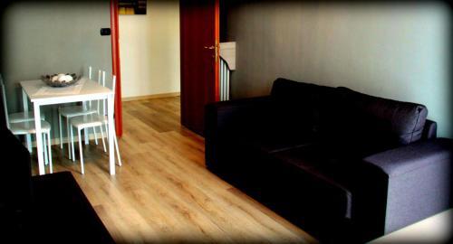 Yhome | Eleven Flights Apartment
