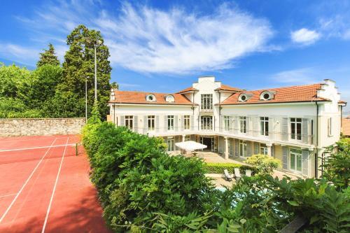 Stresa Villa Sleeps 10 Pool Air Con Wifi