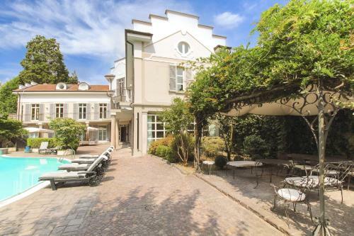 Stresa Villa Sleeps 16 Pool Air Con Wifi