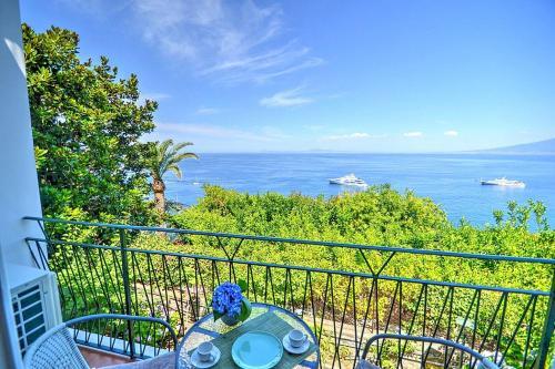 Sorrento Villa Sleeps 16 Air Con Wifi