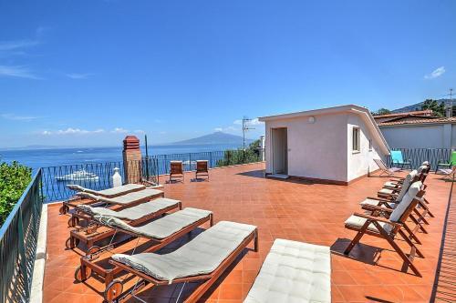 Sorrento Villa Sleeps 16 Air Con Wifi