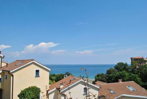 Luxury Design Villas With Pool And Sea View