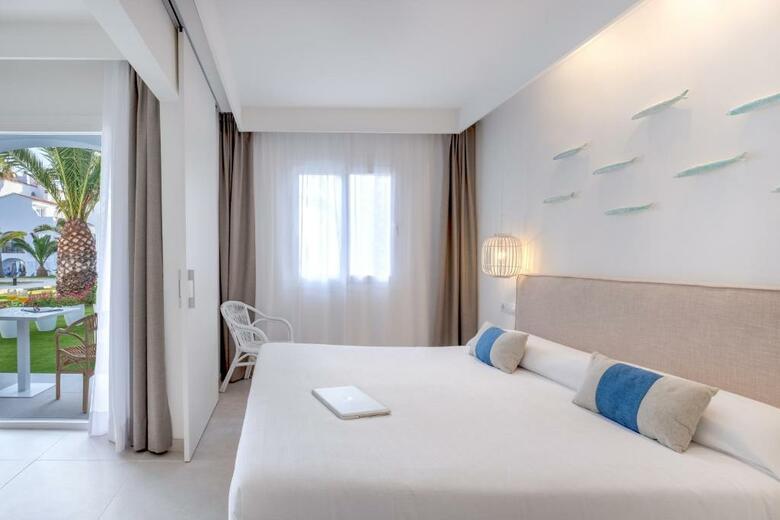 Apartamentos Carema Beach Menorca