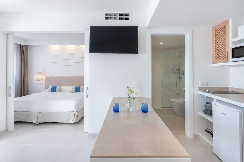 Apartamentos Carema Beach Menorca