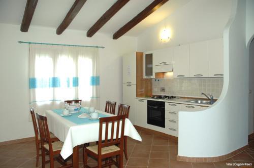 Le Bouganvillae