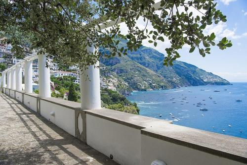 Positano Villa Sleeps 10 Air Con Wifi