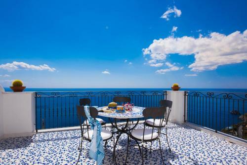 Praiano Apartment Sleeps 5 Pool Air Con Wifi