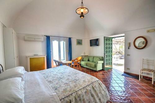Praiano Villa Sleeps 5 Air Con Wifi