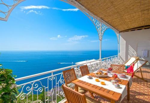 Praiano Apartment Sleeps 4 T721497