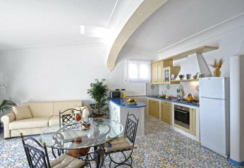 Praiano Apartment Sleeps 6 T721478
