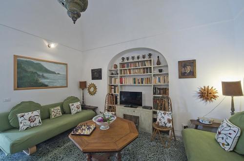 Praiano Villa Sleeps 8 Air Con Wifi