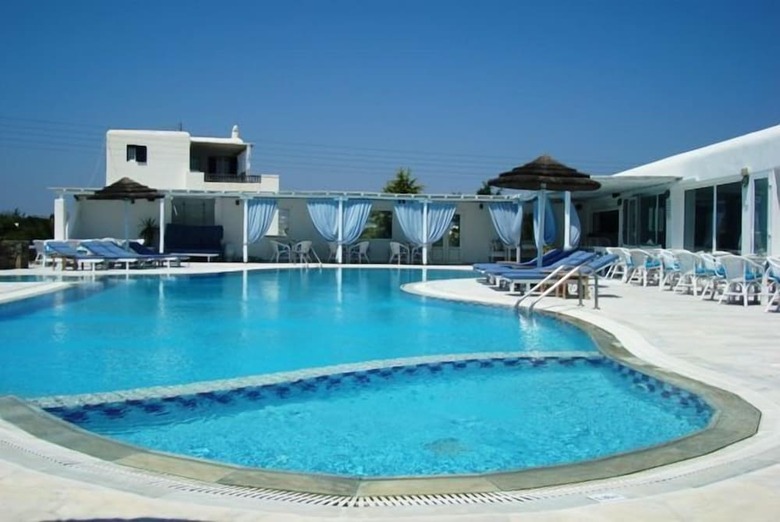 Giannoulaki Village Hotel