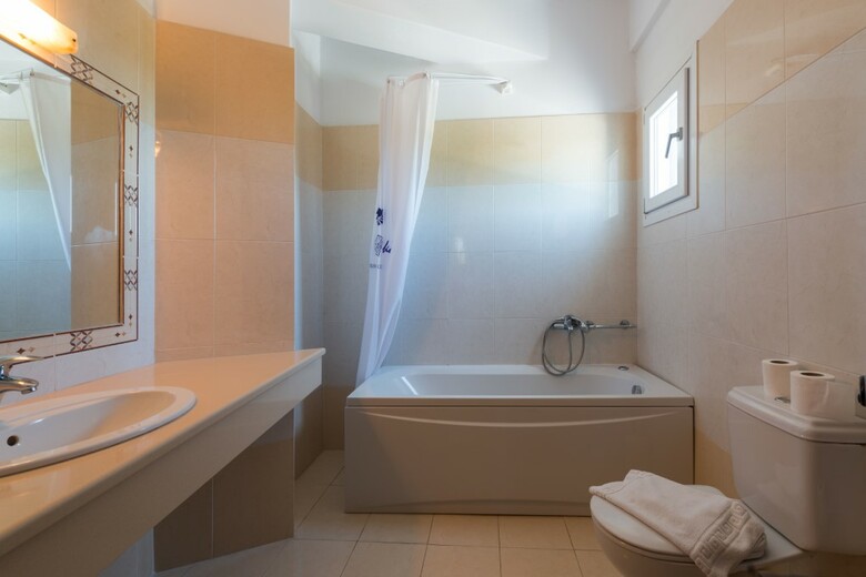 Giannoulaki Village Hotel
