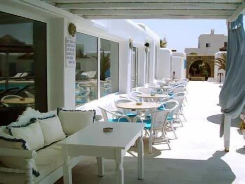 Giannoulaki Village Hotel