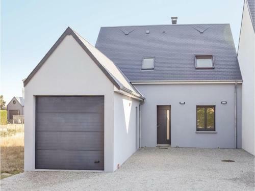 Three-bedroom Holiday Home In Saint-germain-sur-ay